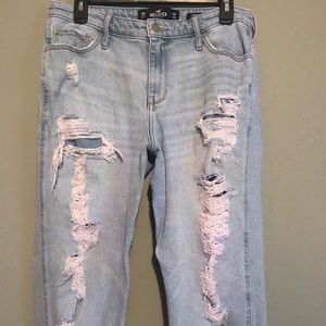 Hollister high-rise mom jean 13R. W31. L27